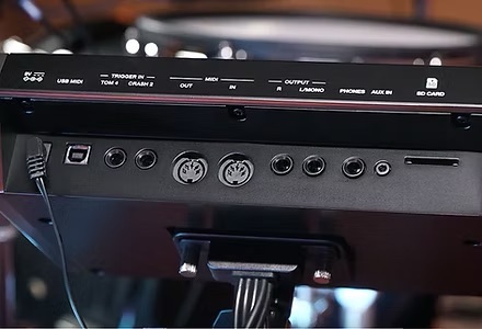 Medeli MZ729 กลองไฟฟ้าในการแสดงสดบนเวที